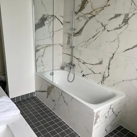 Luxury 2-bedroom Apart Apartment